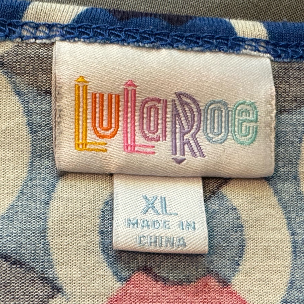 Women’s top- LuLa Roe